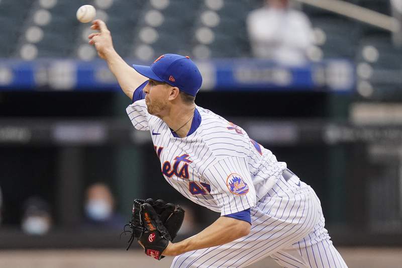 Mets scratch deGrom because of tightness on right side