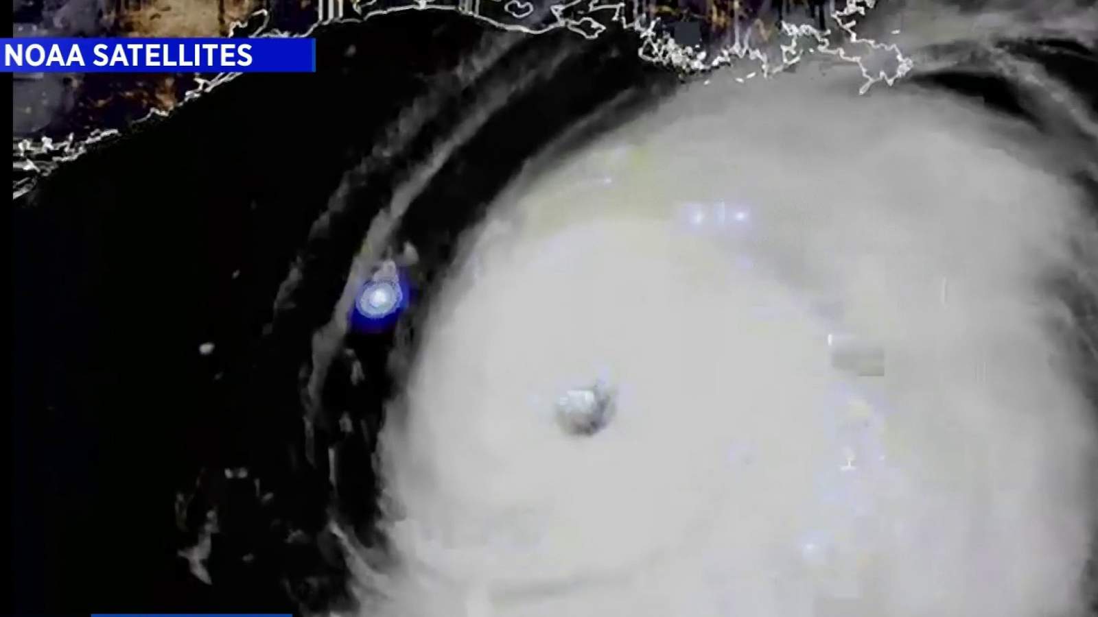 Laura making its way toward Texas, Louisiana as major hurricane