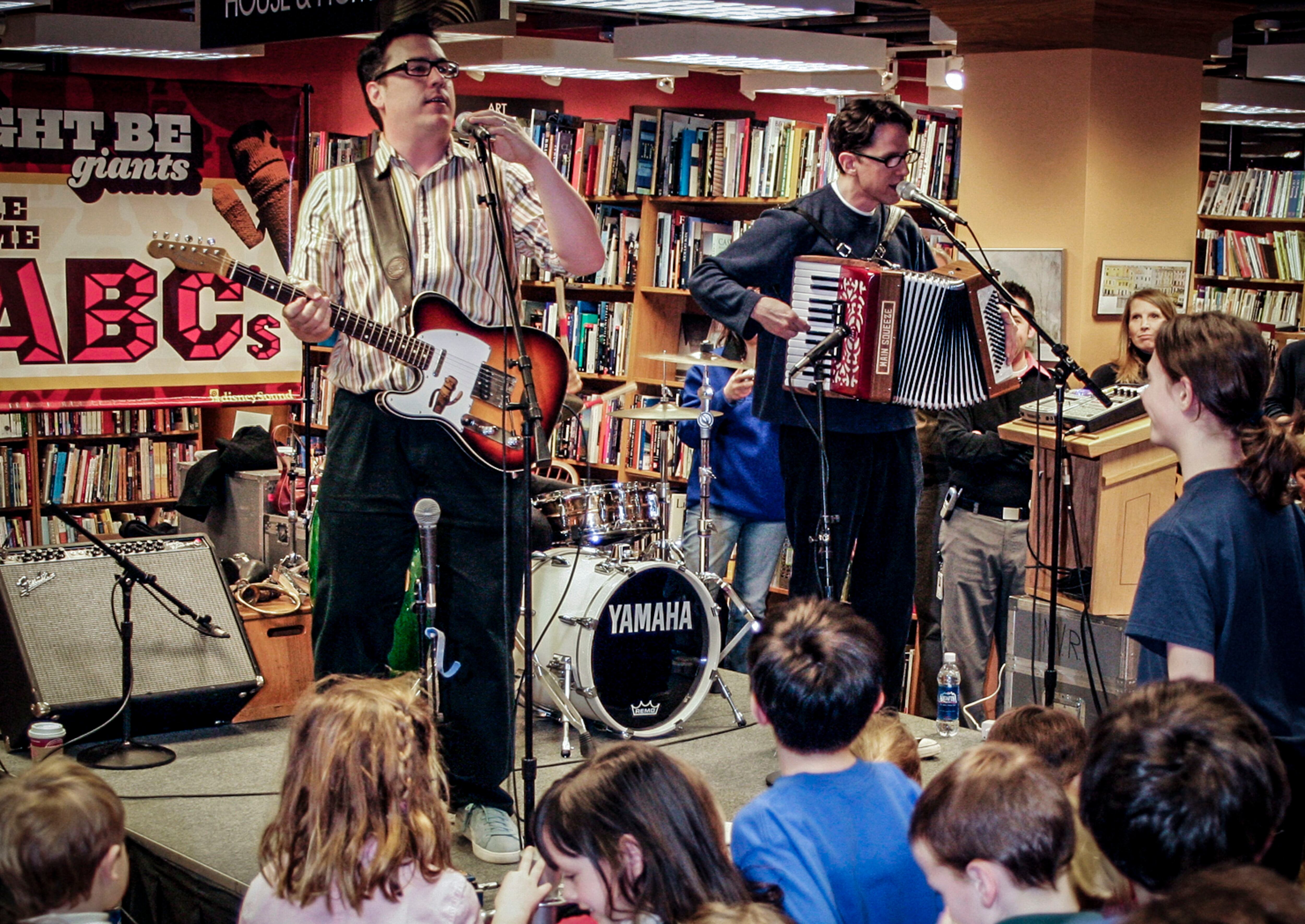 They Might Be Giants singer-guitarist injured in NYC crash