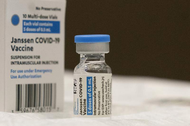 US to resume J&J COVID vaccinations despite rare clot risk