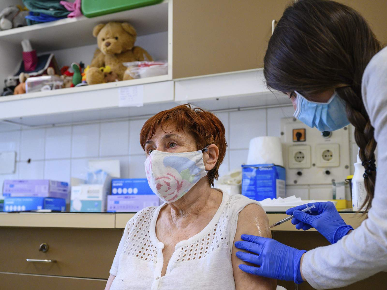 Swedish teen Thunberg joins fight against vaccine inequity