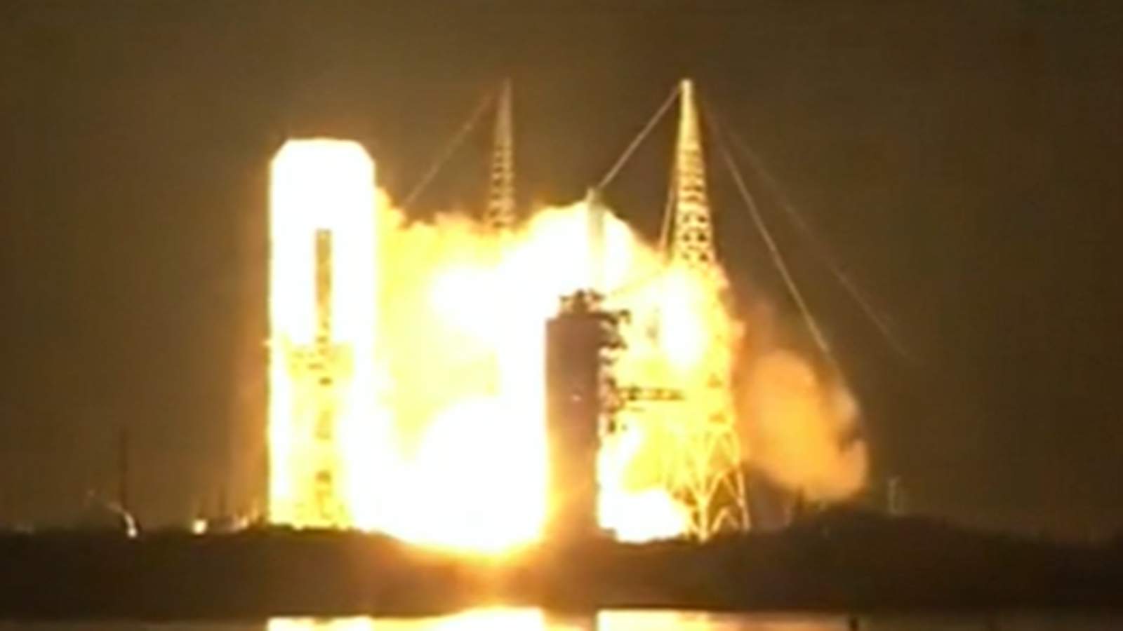 ‘Majestic’ ULA Delta IV Heavy rocket lift offs off sending spy satellite into orbit