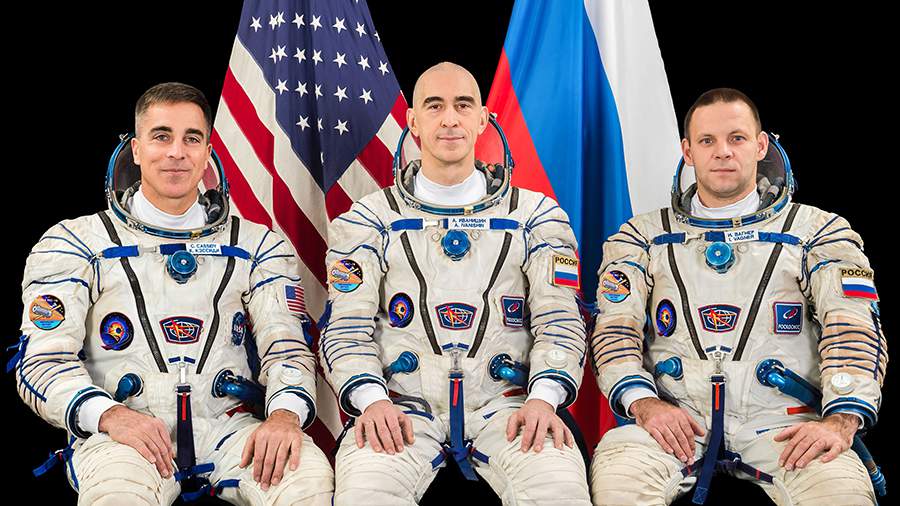 American astronaut, Russian cosmonauts return to Earth
