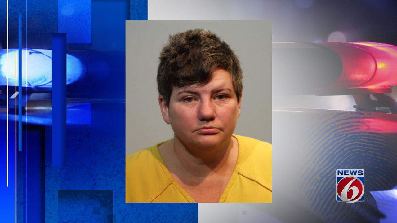 Woman faces DUI charge after crashing at Publix with child in car, police say