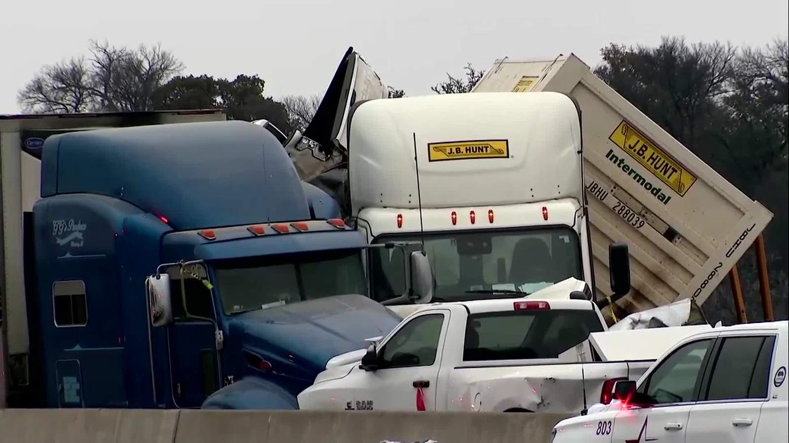5 dead in massive pileup in Texas; icy weather in store for many