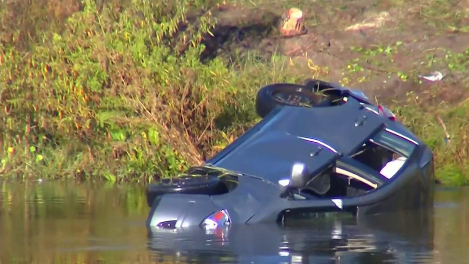 Driver rescued after car flips into lake near I-4 in Orlando