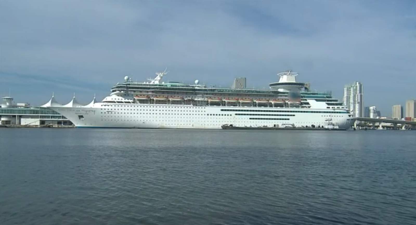 Cruise line becomes first to require passengers to get vaccine