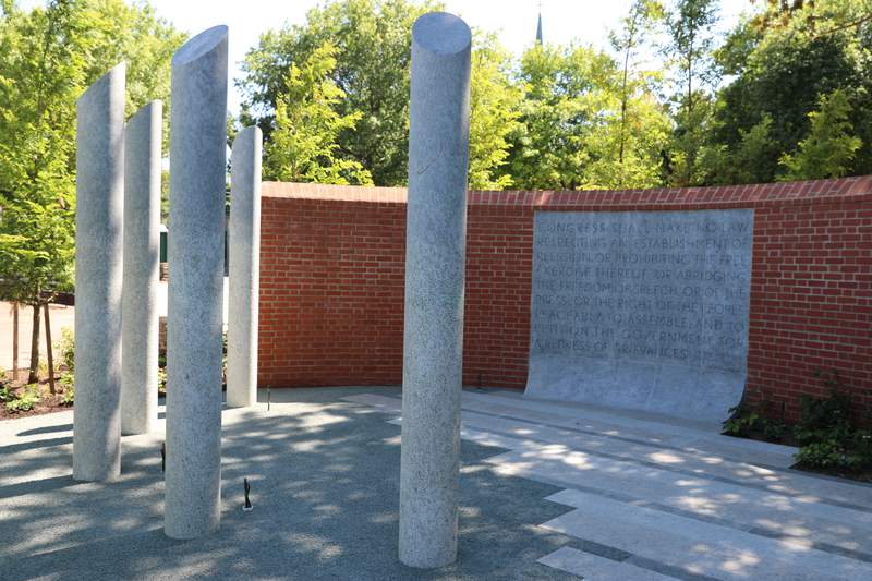 Memorial dedicated to victims of Maryland newspaper shooting