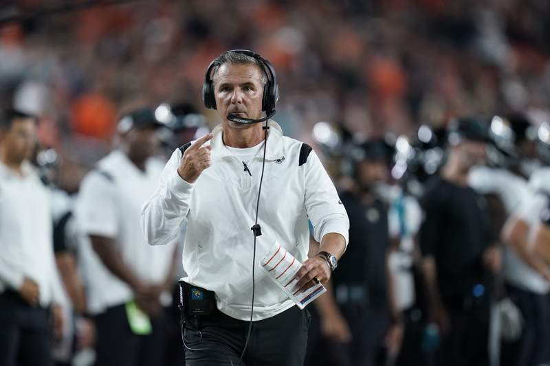 Jaguars coach Urban Meyer apologizes after video shows woman dancing on his lap