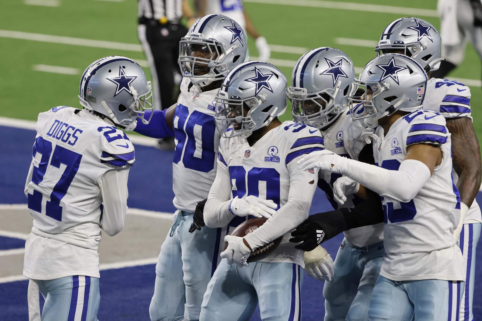 Cowboys beat Eagles 37-17, stay alive with Washington loss