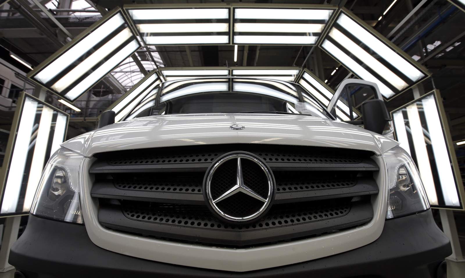 Mercedes recalls vehicles for emergency-call location error
