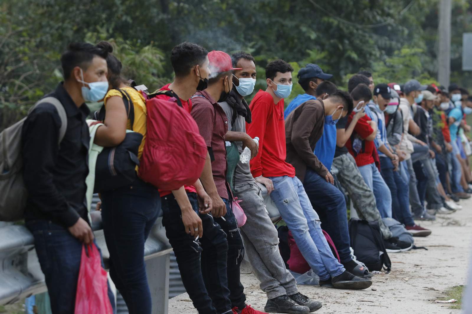 Honduran migrants trek north toward Guatemalan border