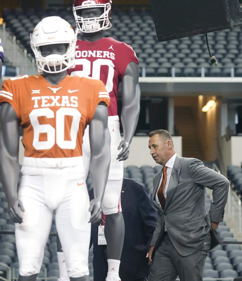 AP source: Big 12 leaders discuss how to keep Texas and OU
