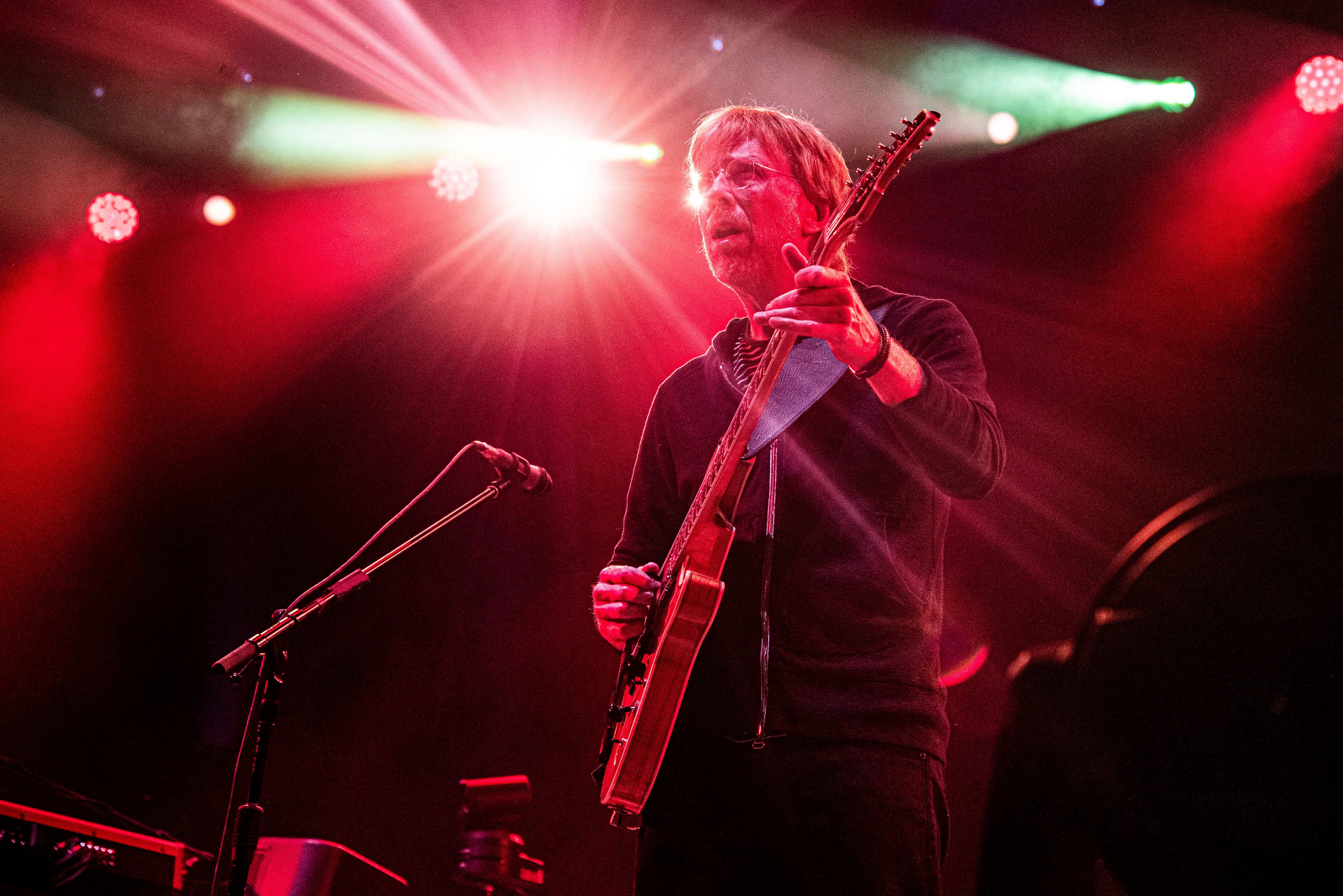 Phish guitarist to found substance abuse treatment center