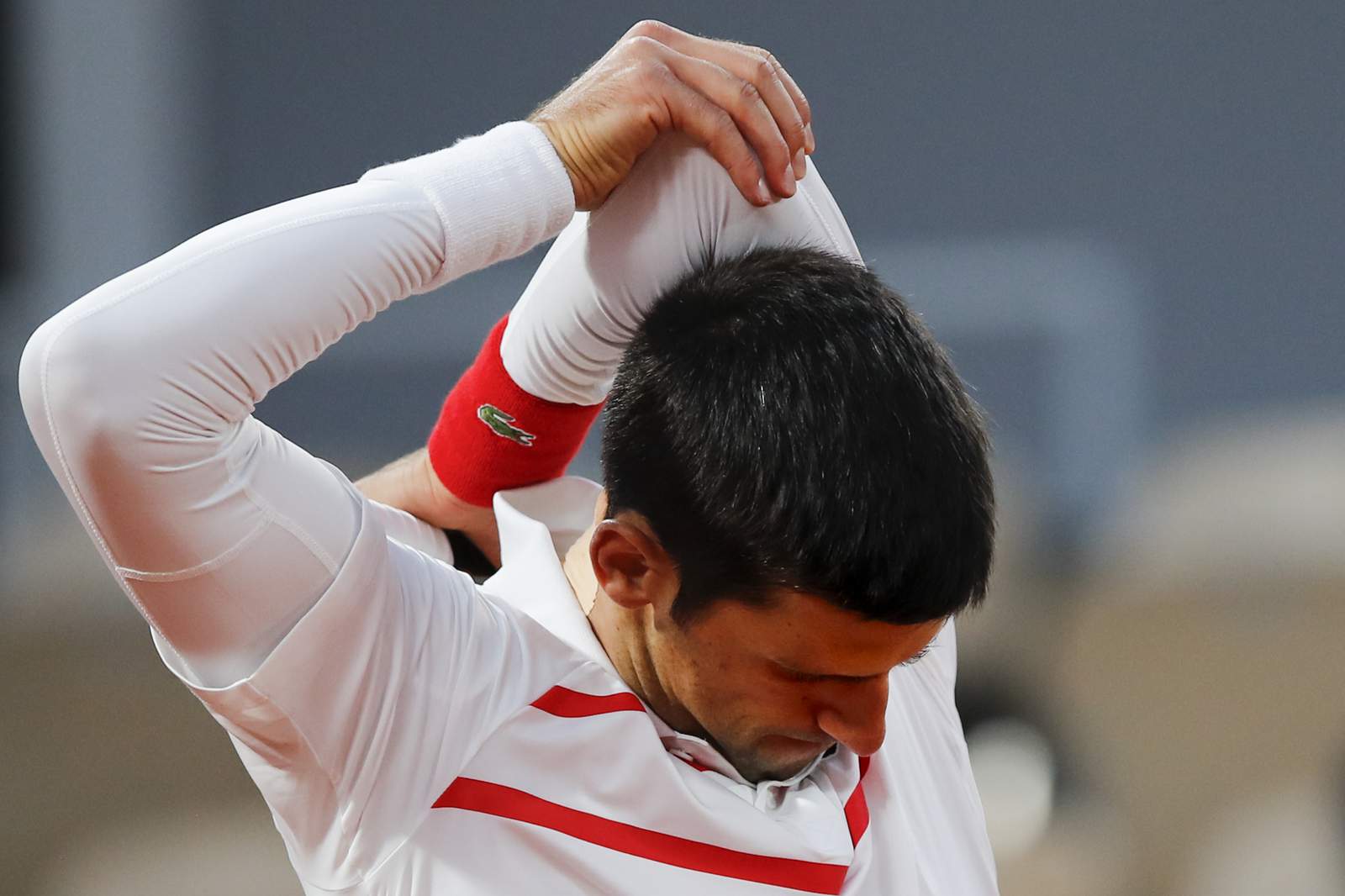 The Latest: Djokovic has arm issue but wins at French Open