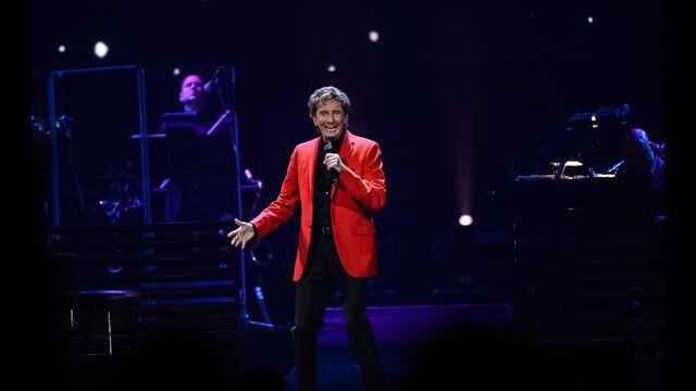 Barry Manilow to present music award to Seminole County high school band director