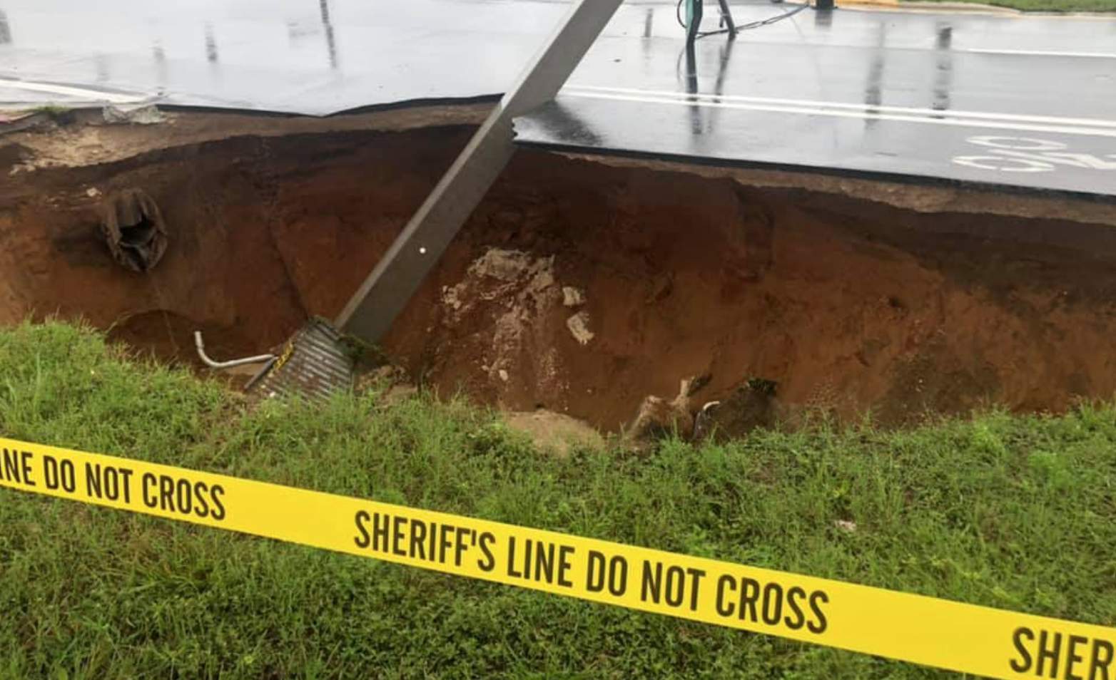 Sinkhole closes portion of SR 35 for emergency repair work in Marion County