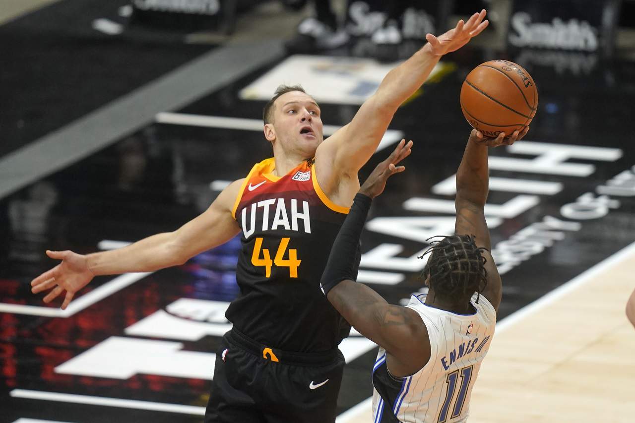 Jazz set record for 3s in half, beat Magic 137-91