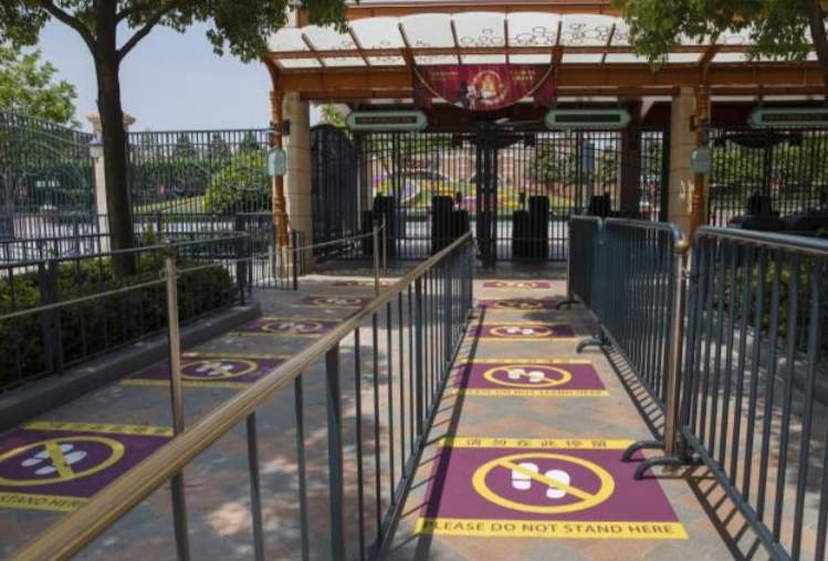 Disney shares a photo of how the parks will implement social distancing for lines for rides.