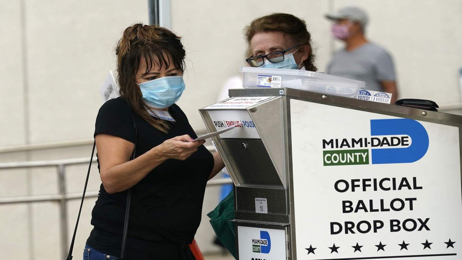 Florida reports more than 1,700 new coronavirus cases as early voting begins