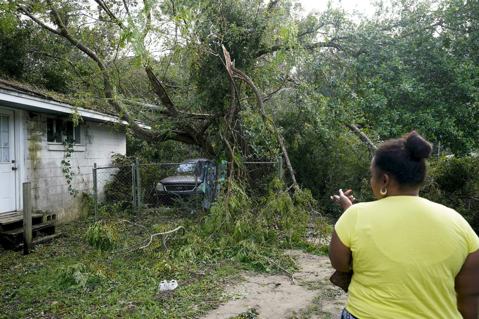 Hundreds of thousands still without power in Sally cleanup