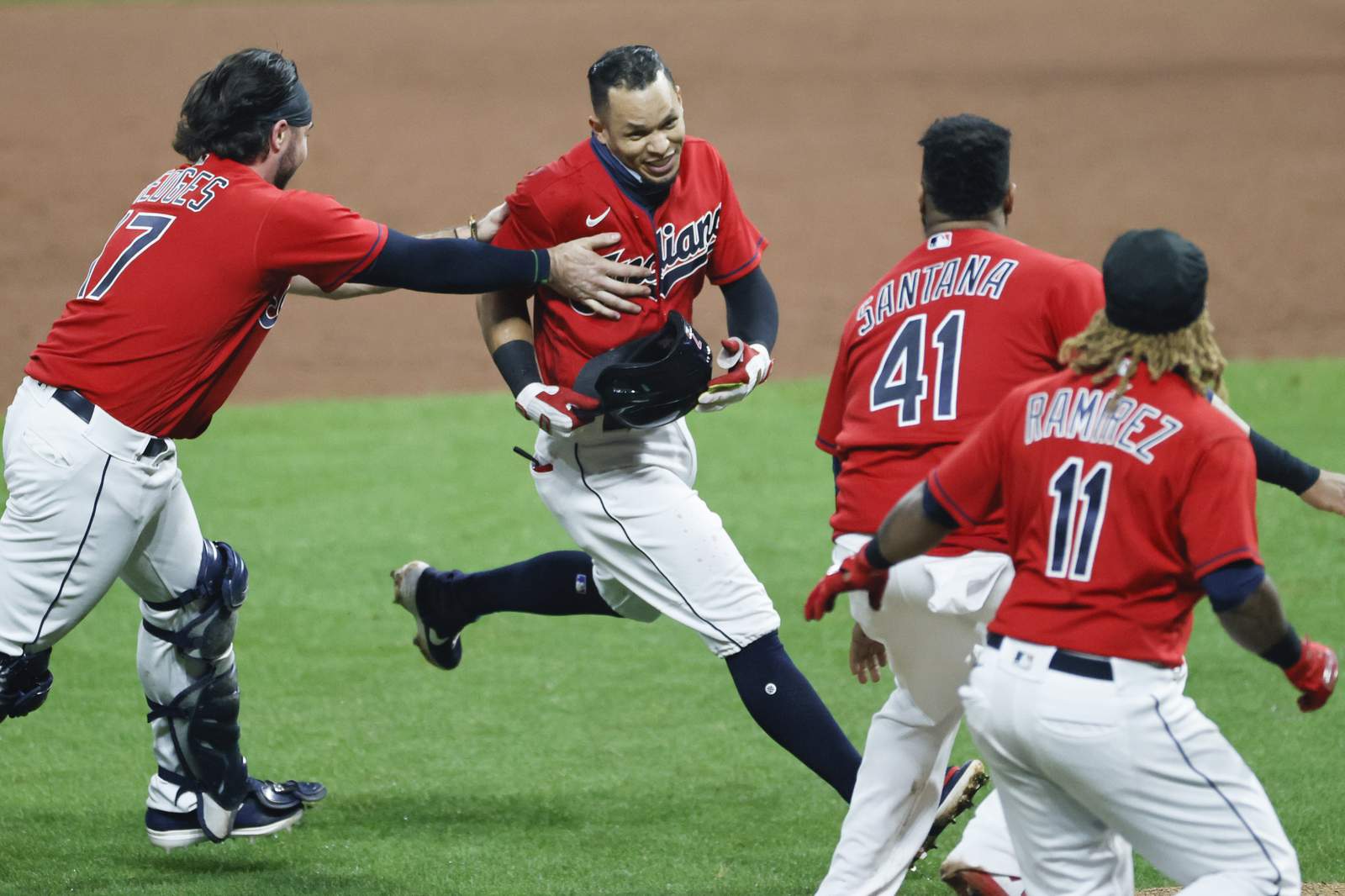 Indians rally for 4-3 win, keep AL Central title hopes alive