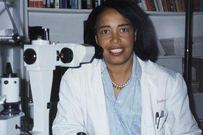 This woman invented an innovative device for laser cataract surgery