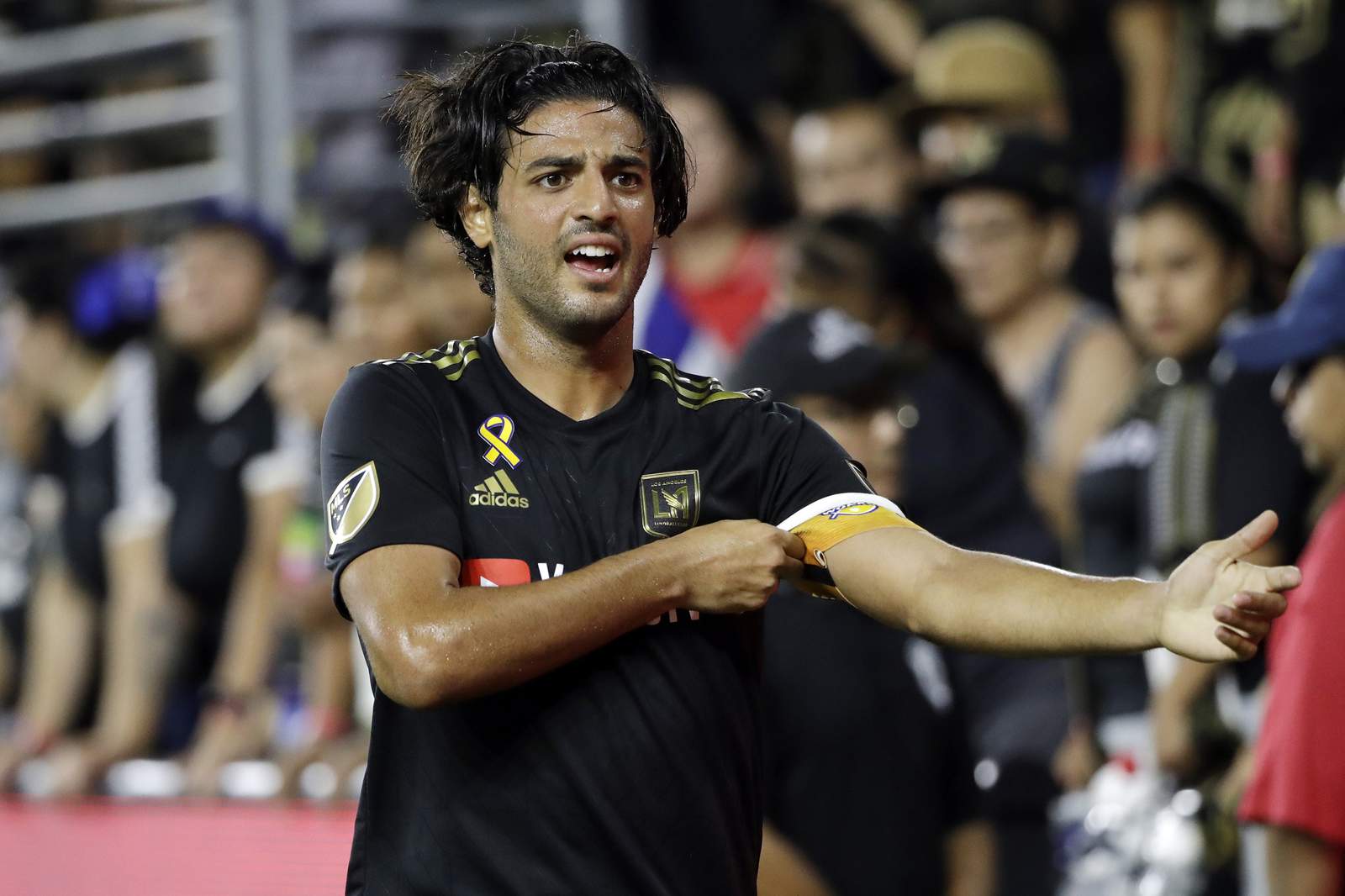 LAFC's Carlos Vela has knee injury, likely out a few weeks