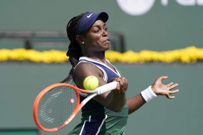 Rogers, Stephens win opening matches at Indian Wells
