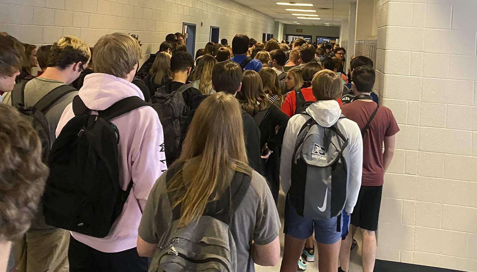 Suspension lifted for Georgia student who posted photo of overcrowded hall: report