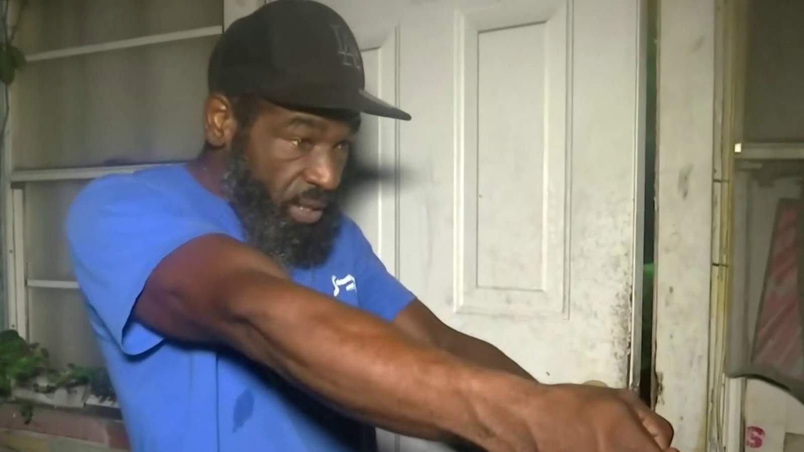 Orlando man awakens to intruders pointing guns in his face