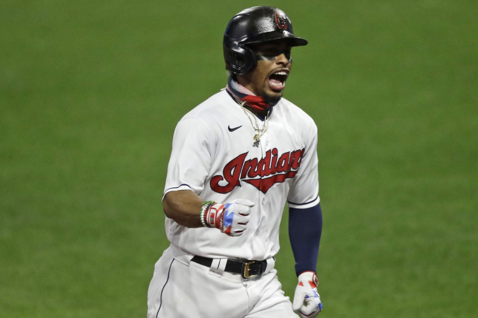 Bieber wins again, Lindor homers as Indians down Twins 4-2