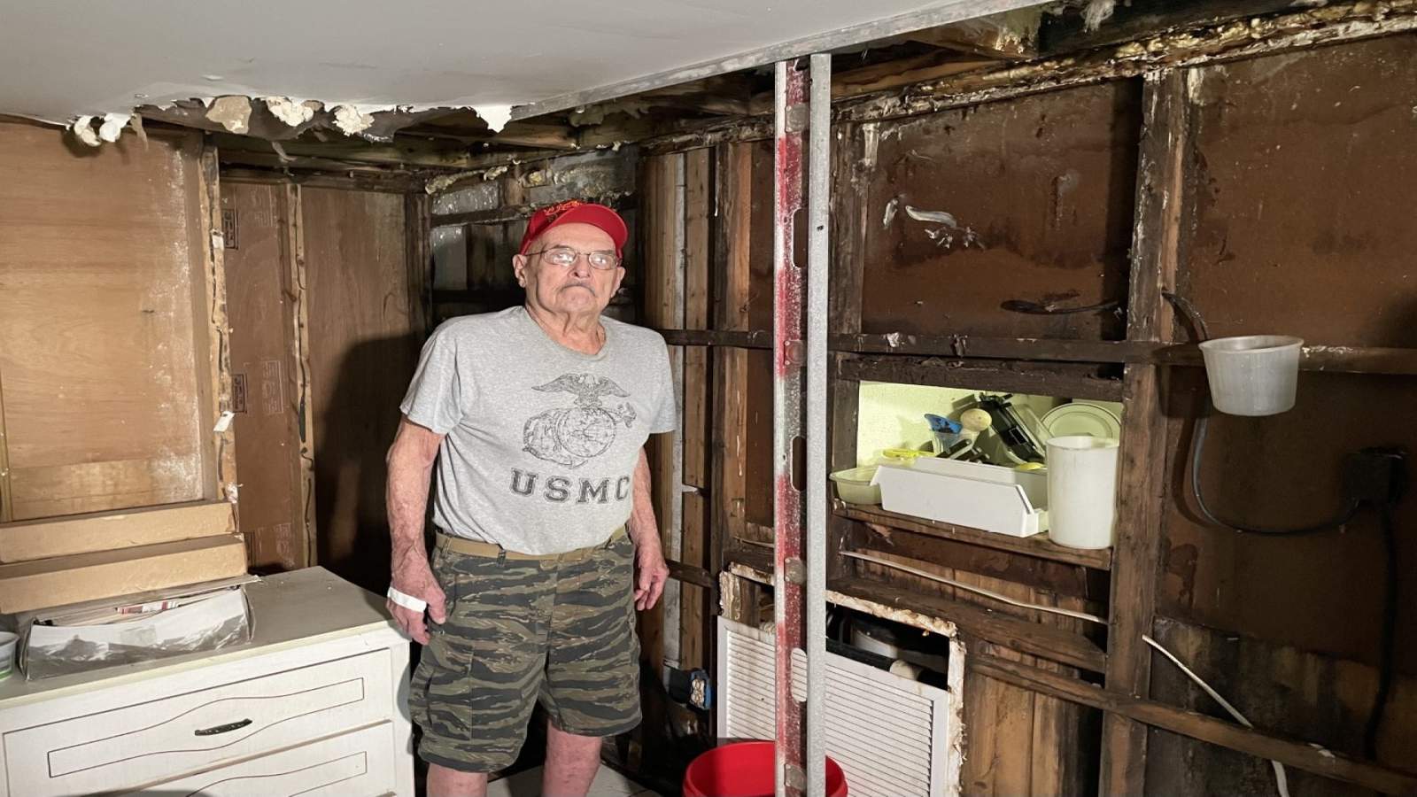 Port Orange community helps Marine veteran living in mold-infested home