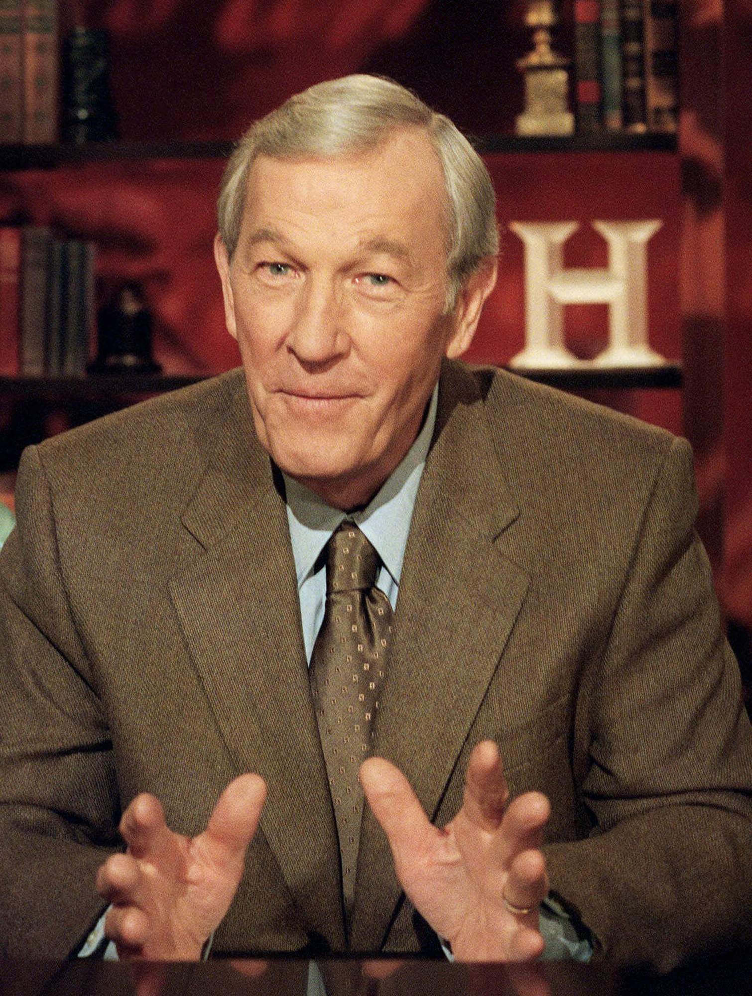 Roger Mudd, longtime network TV newsman, dies at 93