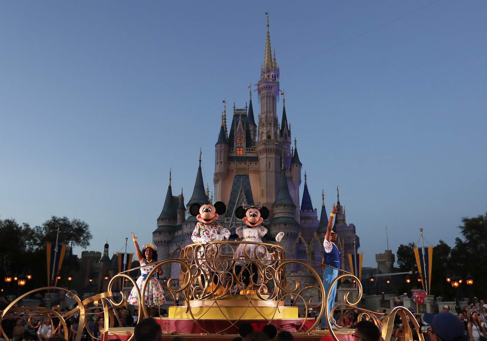 Walt Disney World sends students packing after college program ends early