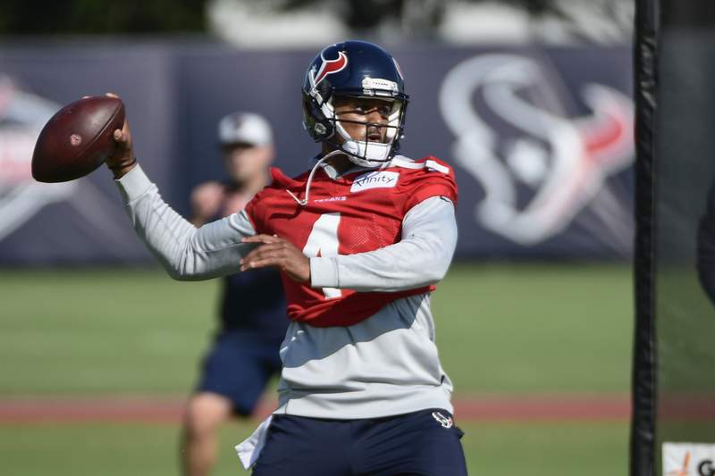 Watson practices with Houston Texans on 1st day of camp